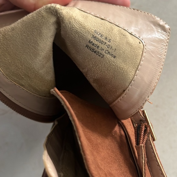 NEW Banana Republic brown suede boots - never worn - Picture 4 of 4